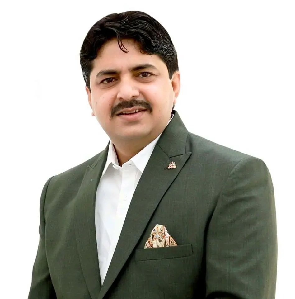 leader image